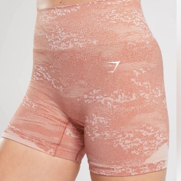 GYMSHARK ADAPT CAMO SEAMLESS SHORTS Misty Pink/Hazy Pink - Picture 1 of 7